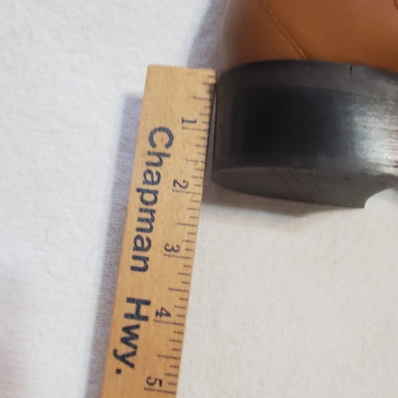 Chic Cole Haan  Leather Tan Ankle Boots with Buckle Detail. 8 1/2 B - Picture 7 of 12
